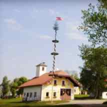 Un "arbre de mai" dans le village de Palmsdorf en Haute-Autriche